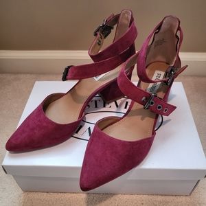 Steve Madden DIA Pointed Toe Pumps